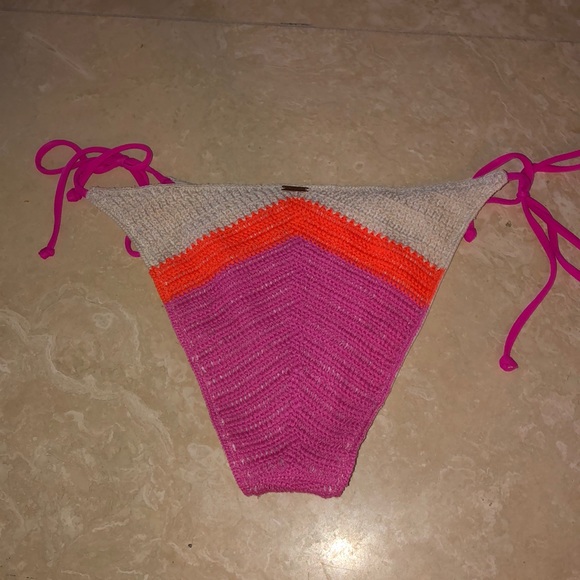 Victoria’s Secret crochet bikini bottoms - Picture 2 of 3